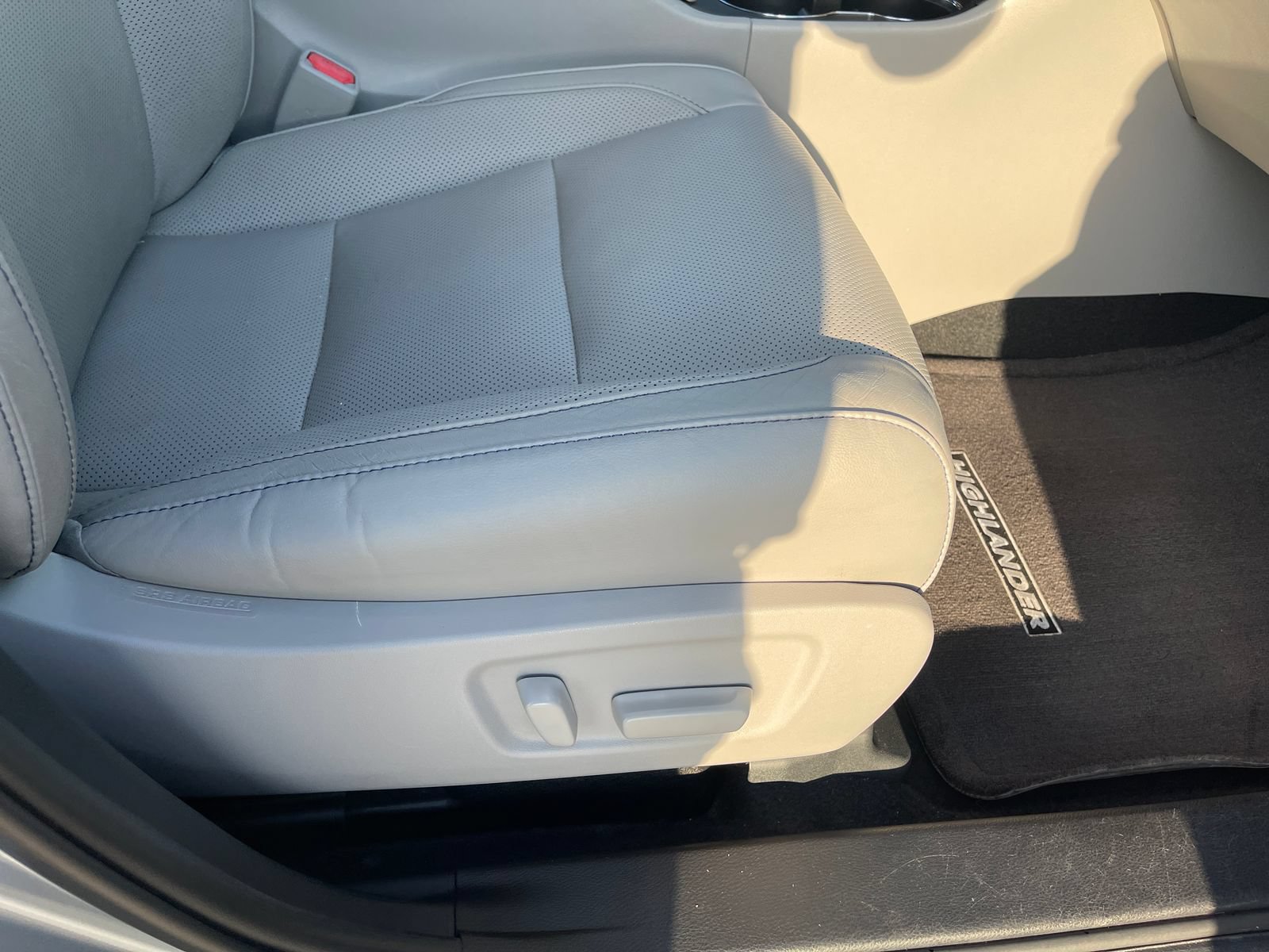 Used 2019 Toyota Highlander Limited Platinum FWD image 26