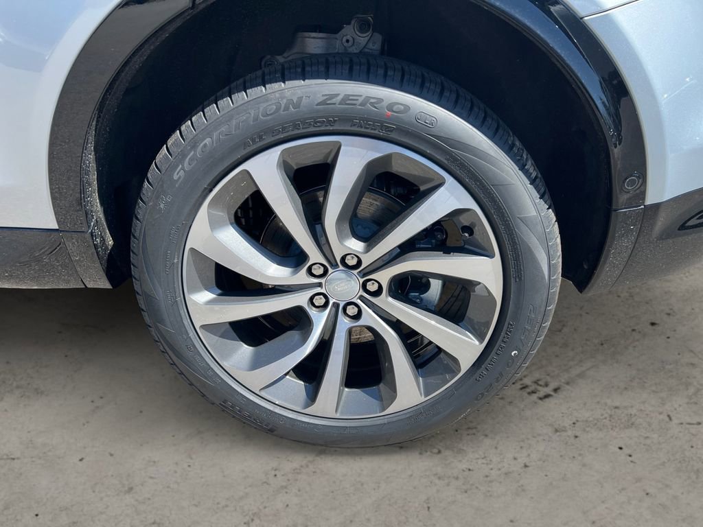 New 2025 Land Rover Discovery Sport Dynamic SE image 10