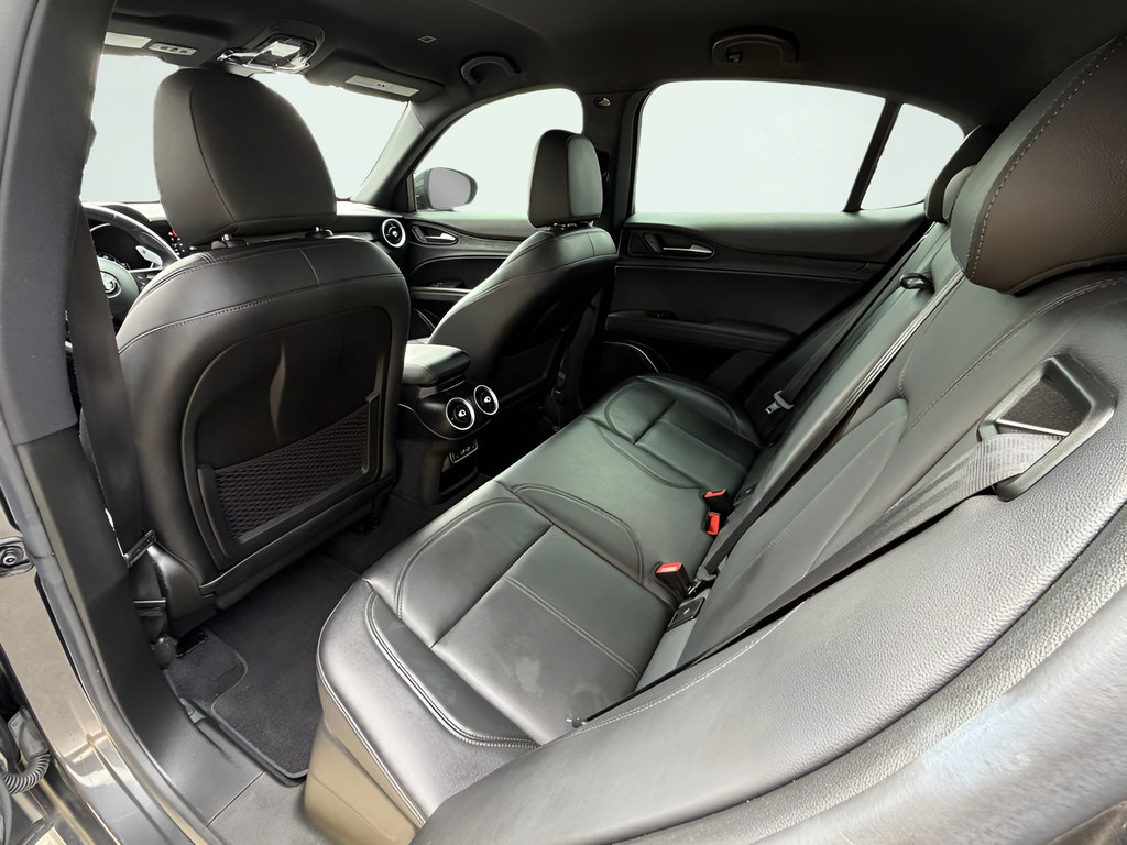 Used 2022 Alfa Romeo Stelvio Sprint RWD image 21
