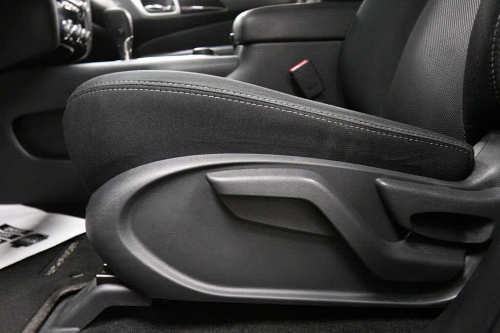 Used 2019 Nissan Pathfinder S image 11