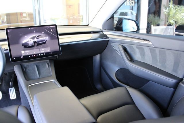 Used 2023 Tesla Model Y Performance AWD/4WD image 16
