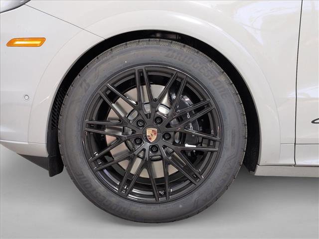 New 2026 Porsche Cayenne GTS image 10