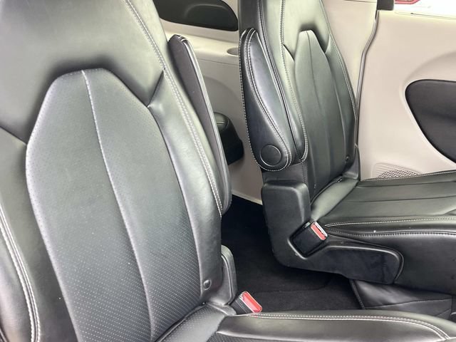 Used 2024 Chrysler Pacifica Touring-L FWD image 23