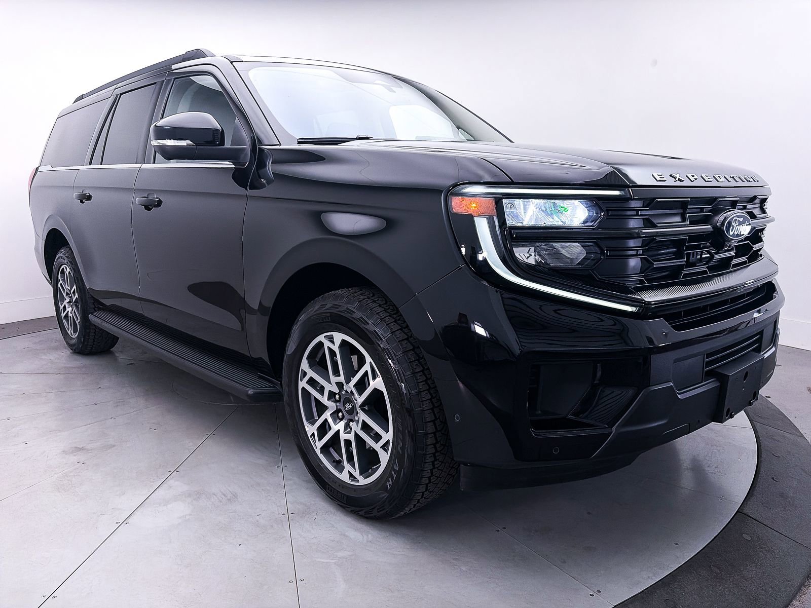Used 2025 Ford Expedition Max Active AWD/4WD image 11