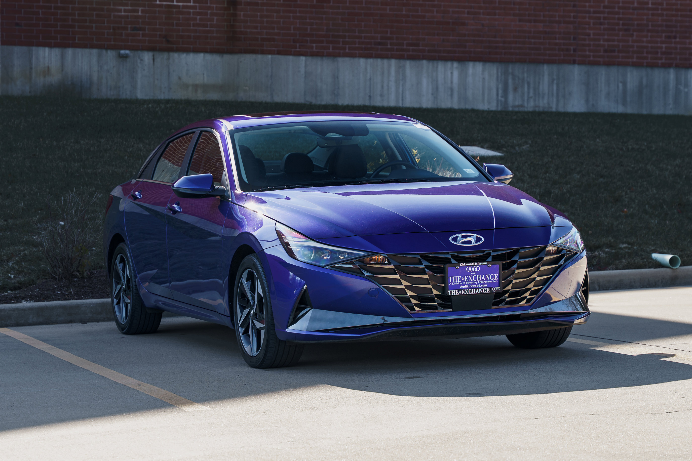 Used 2023 Hyundai Elantra Limited image 2