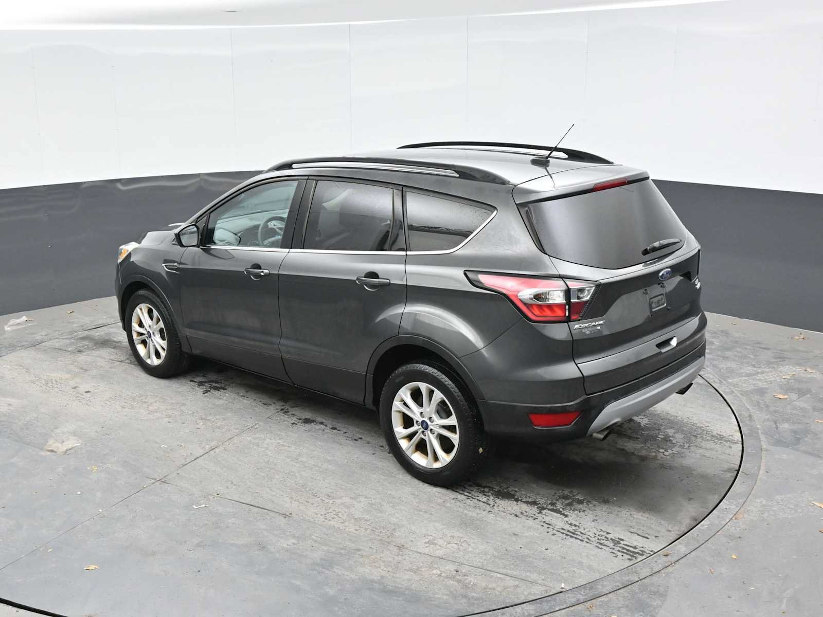 Used 2017 Ford Escape SE w/ Equipment Group 201A AWD/4WD image 12