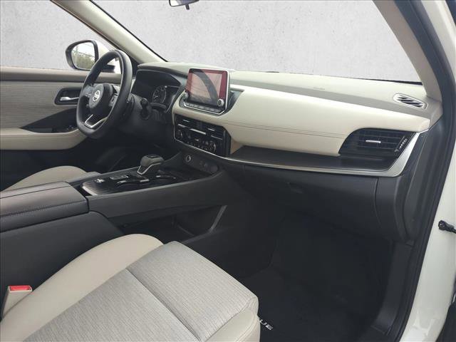 Used 2021 Nissan Rogue SV image 18