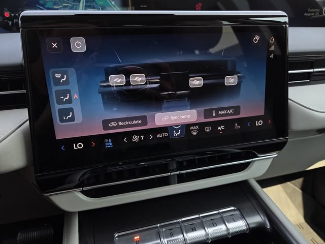 New 2026 Lincoln Nautilus Reserve AWD/4WD image 10