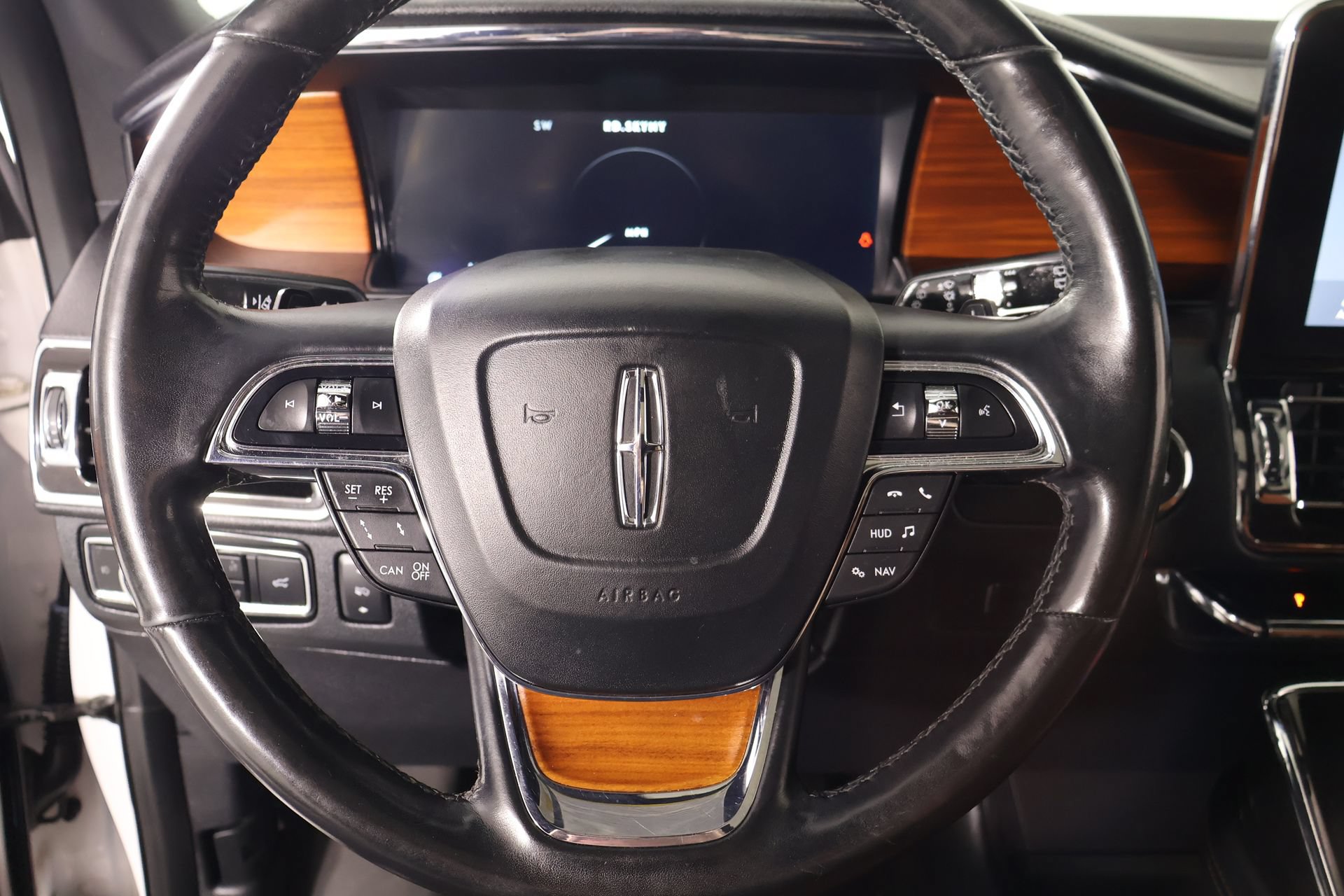 Used 2019 Lincoln Navigator L Reserve AWD/4WD image 3