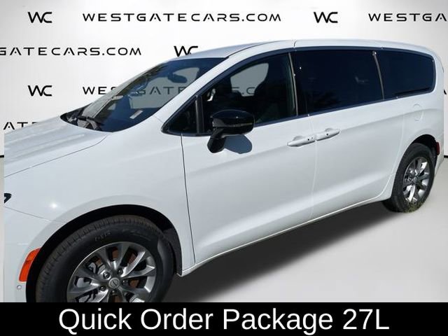 New 2026 Chrysler Pacifica Select video 2