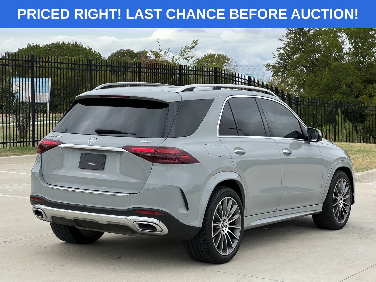 Used 2025 Mercedes-Benz GLE 450 4MATIC w/ AMG Line Exterior image 4