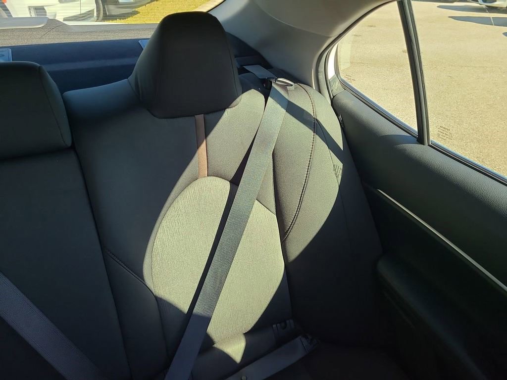 Used 2019 Toyota Camry LE image 6