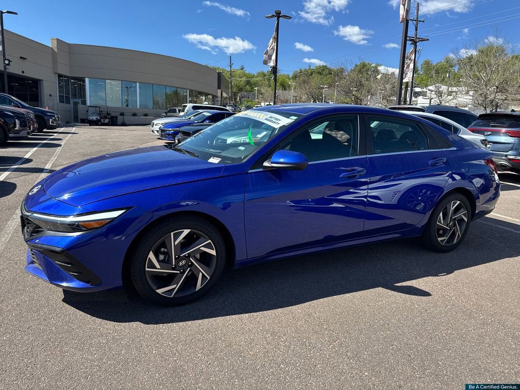 Certified 2025 Hyundai Elantra SEL FWD image 17