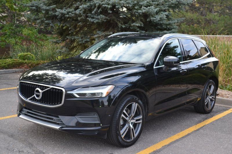 Used 2018 Volvo XC60 T5 Momentum w/ Vision Package image 3