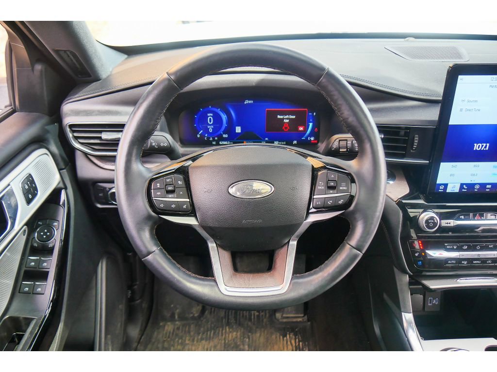 Used 2022 Ford Explorer Platinum w/ Technology Package AWD/4WD image 23