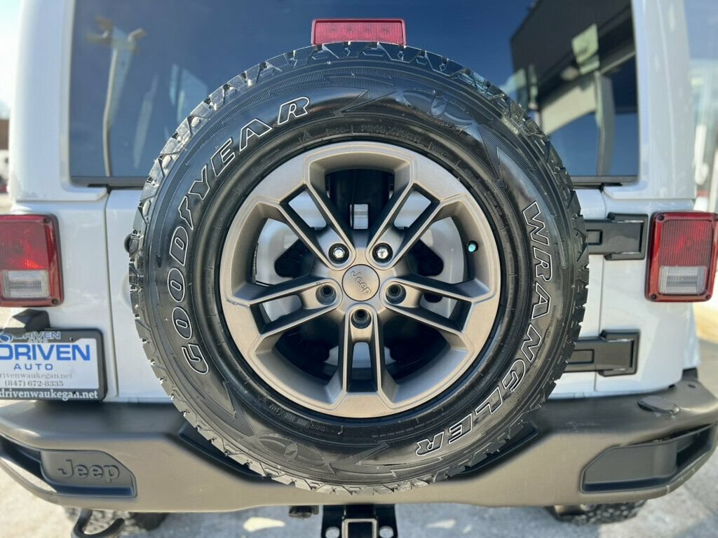 Used 2016 Jeep Wrangler Unlimited Sahara AWD/4WD image 9