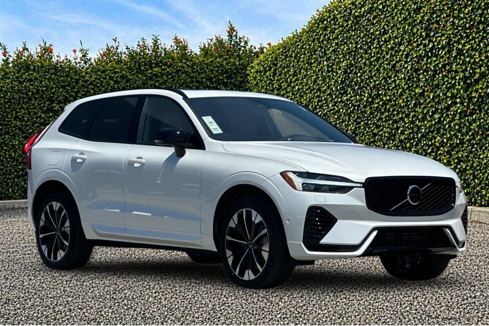 New 2026 Volvo XC60 T8 Plus w/ Protection Package Premier AWD/4WD image 8