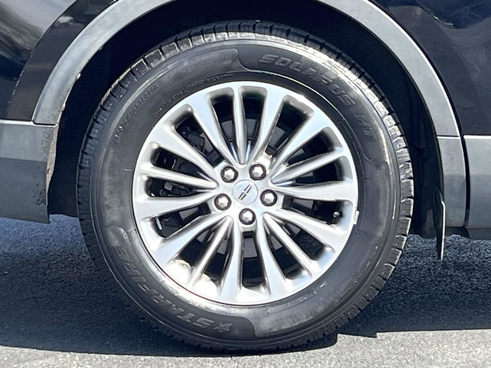 Used 2017 Lincoln MKX Select w/ Select Plus Package image 32