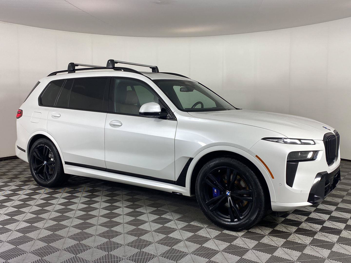 Used 2023 BMW X7 xDrive40i w/ Executive Package AWD/4WD image 3
