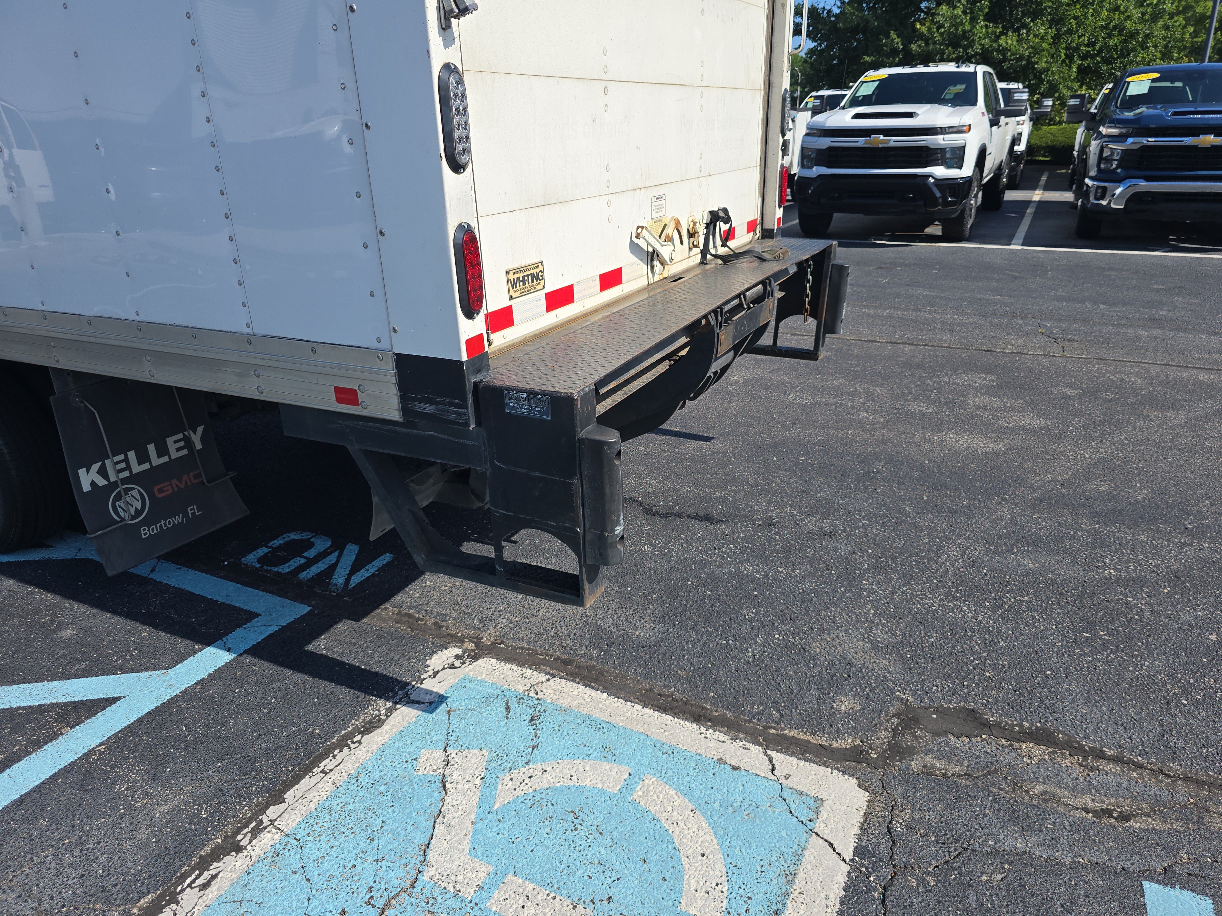 Used 2017 GMC Savana 4500 RWD image 10