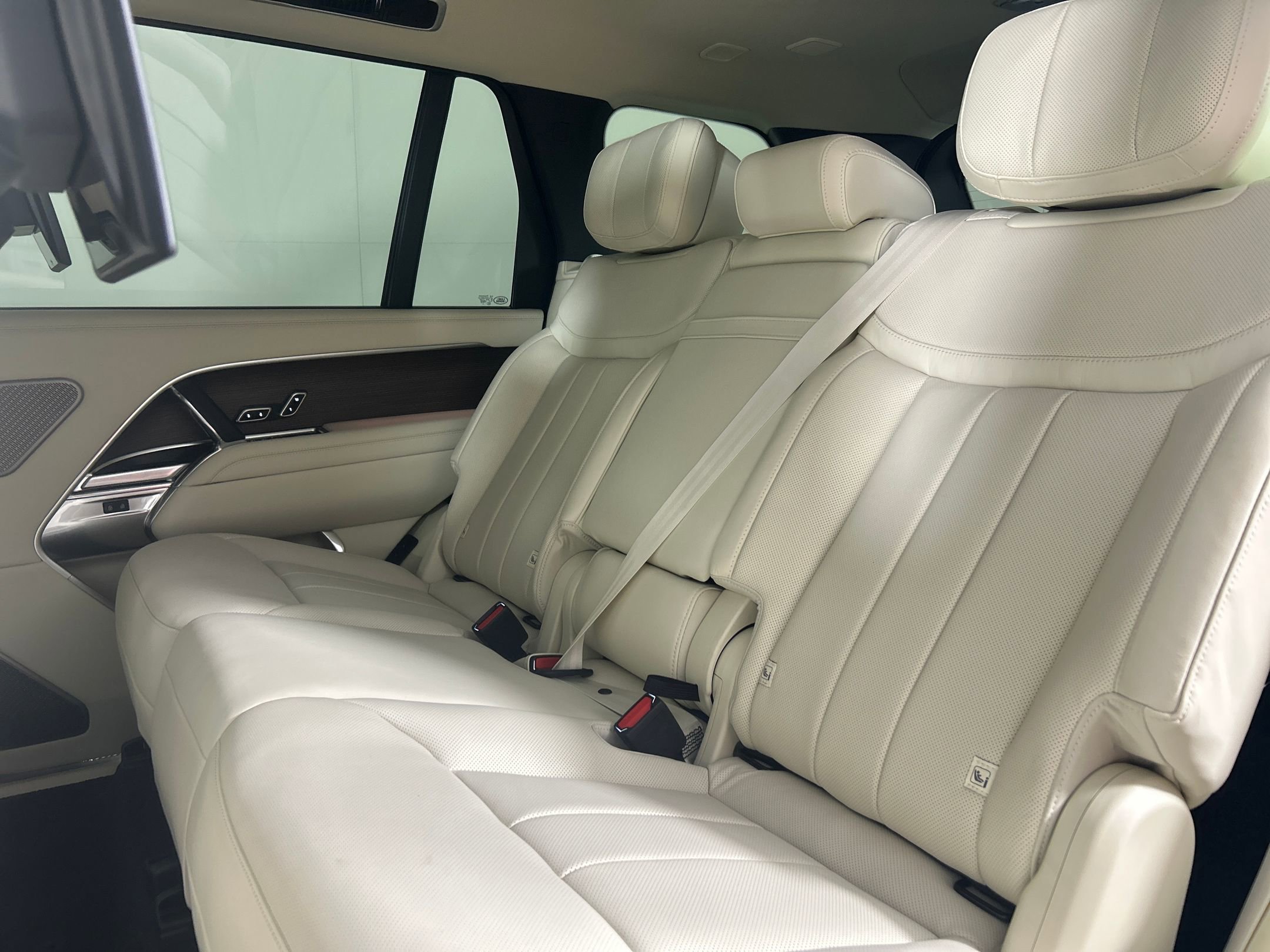New 2025 Land Rover Range Rover Long Wheelbase Autobiography image 18