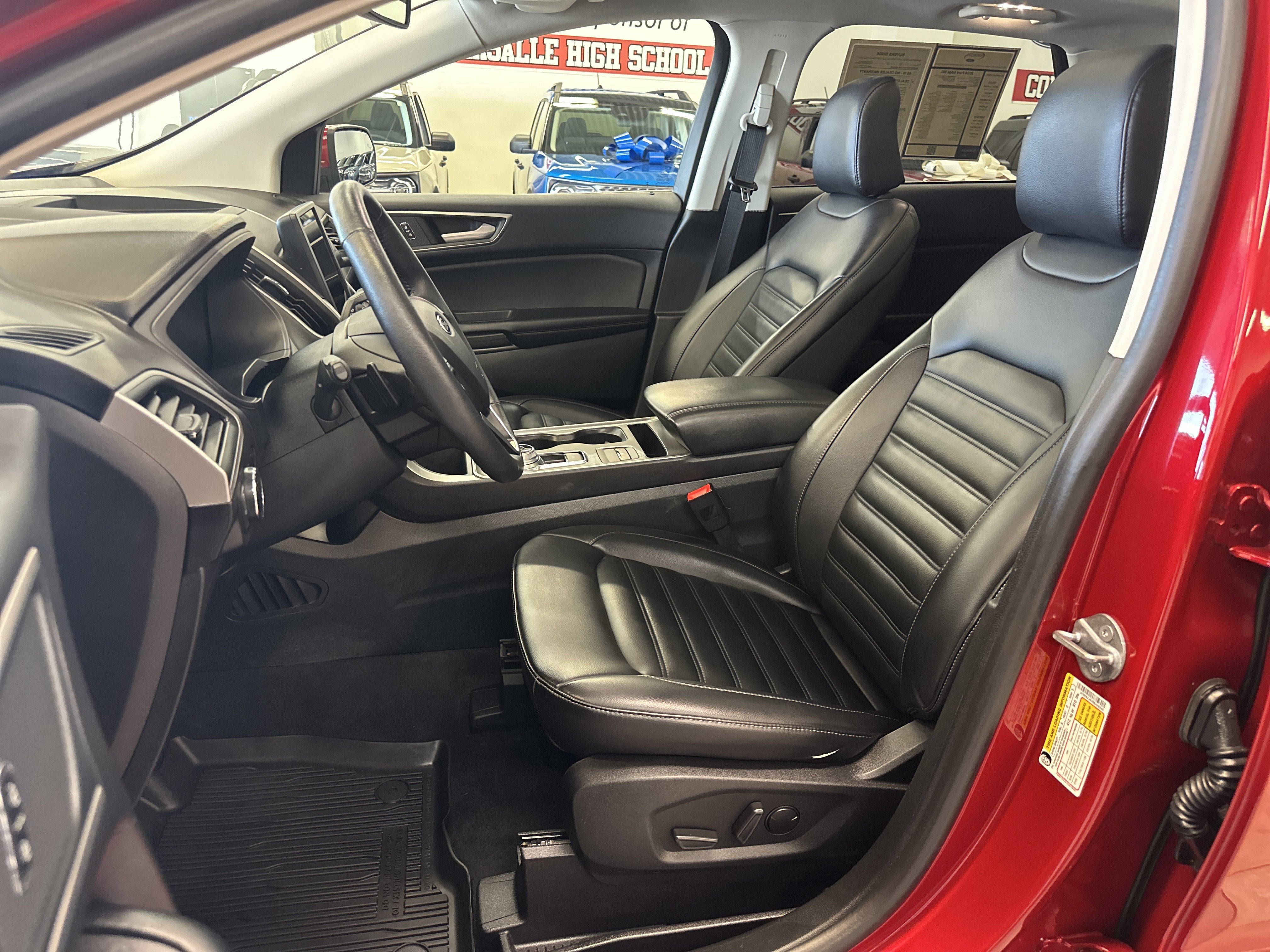 Used 2024 Ford Edge SEL w/ Convenience Package image 5