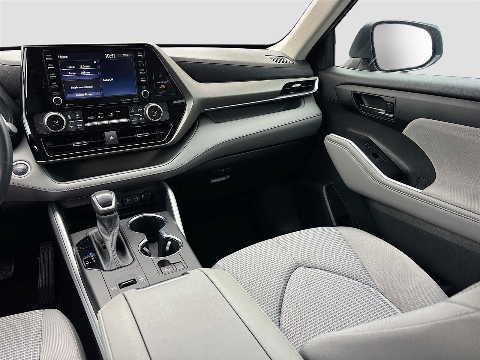 Used 2021 Toyota Highlander LE image 25