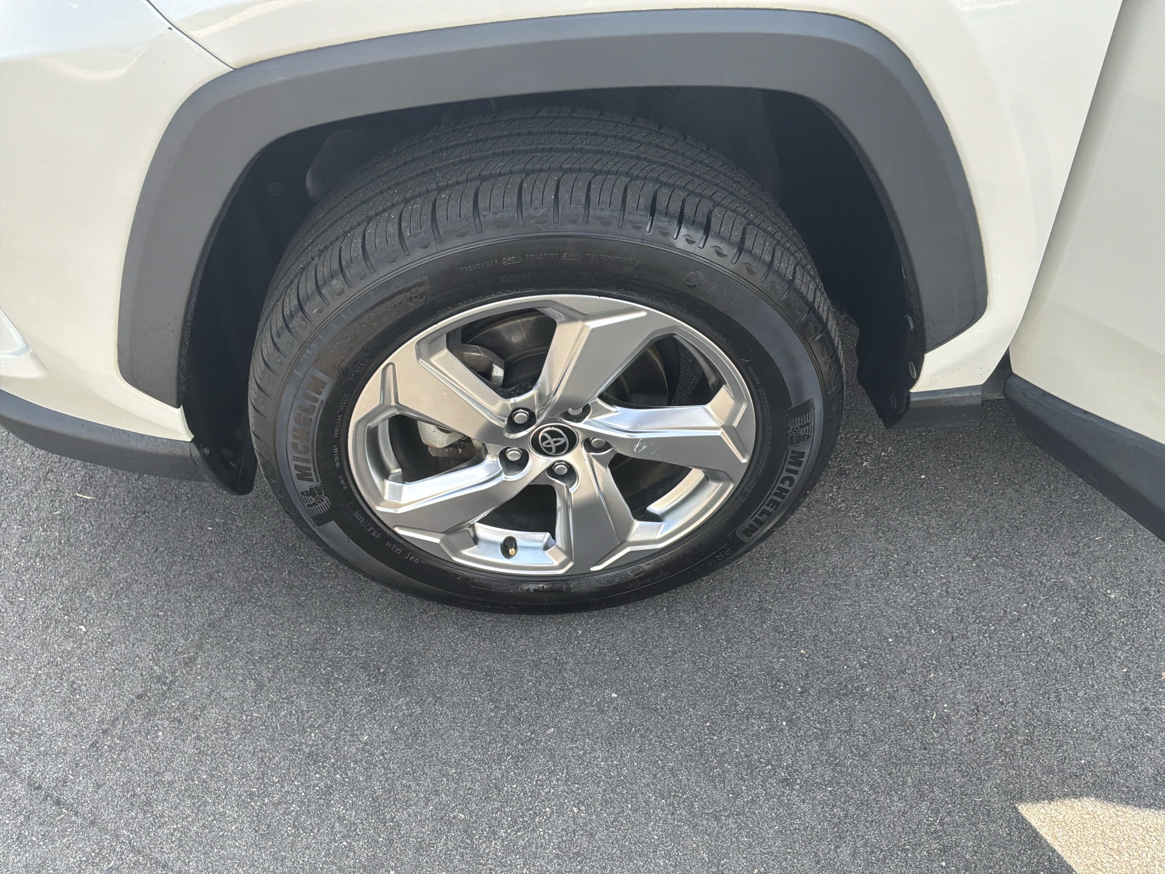Used 2021 Toyota RAV4 XLE Premium AWD/4WD image 13