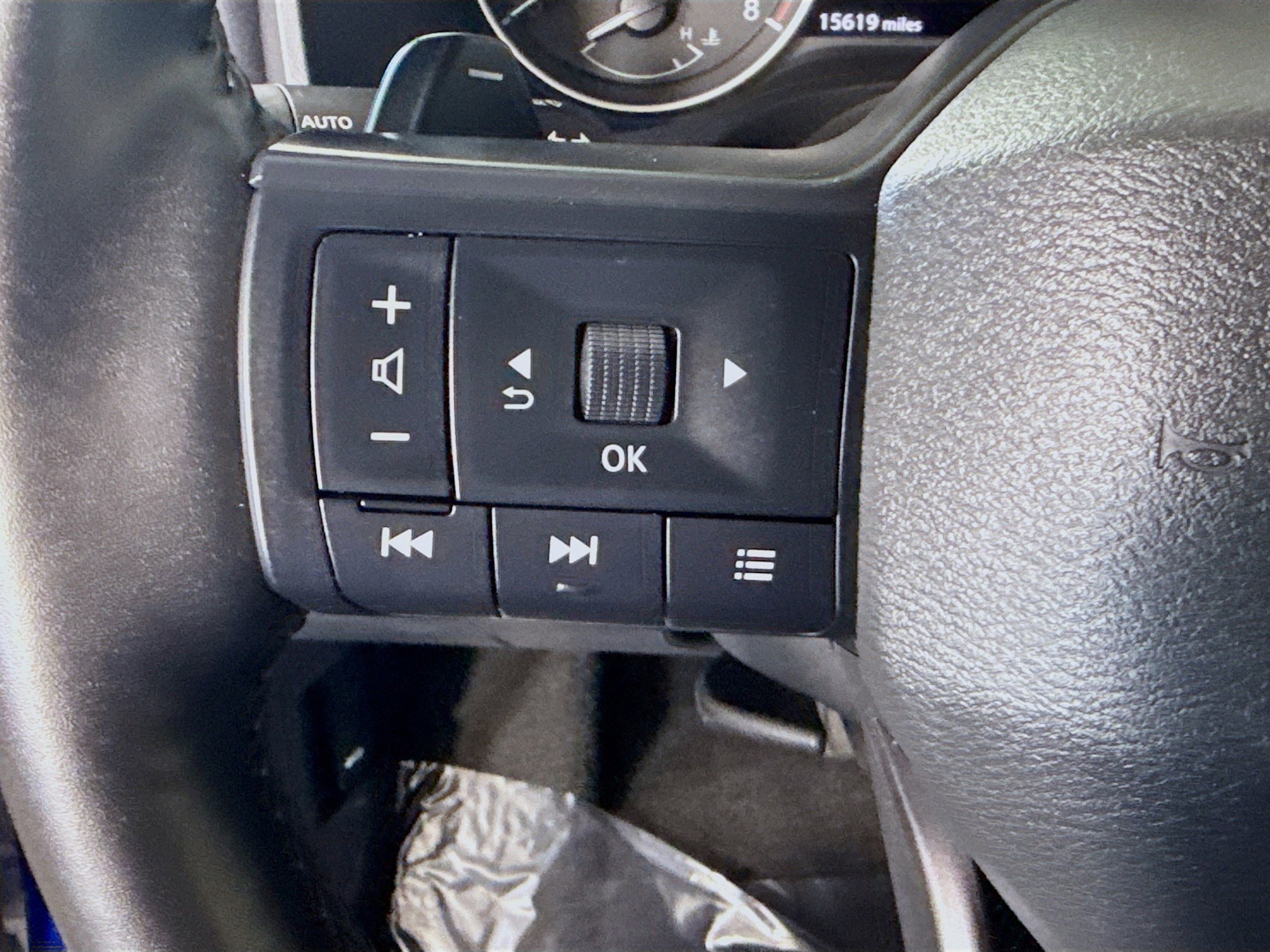 Used 2025 Nissan Rogue SV image 14