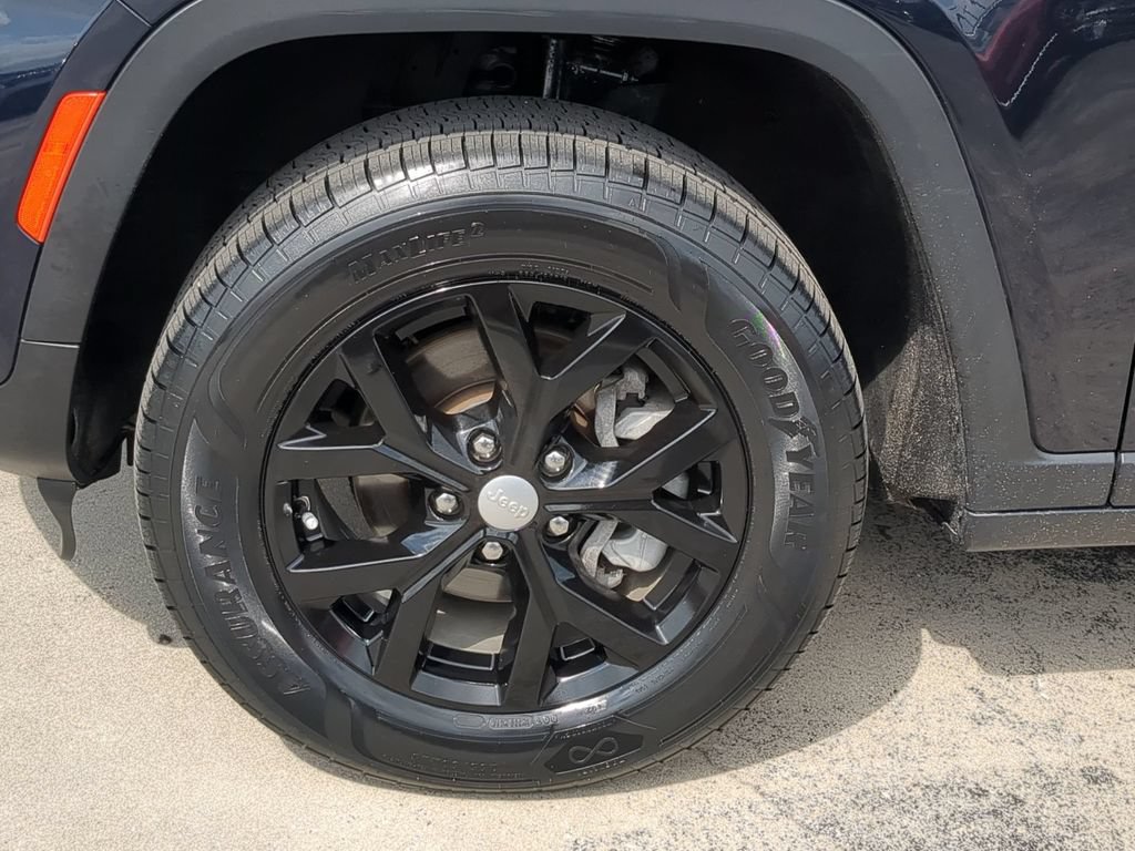 Used 2023 Jeep Grand Cherokee Limited AWD/4WD image 10