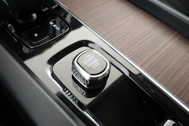 Used 2024 Volvo XC60 B5 Plus image 17