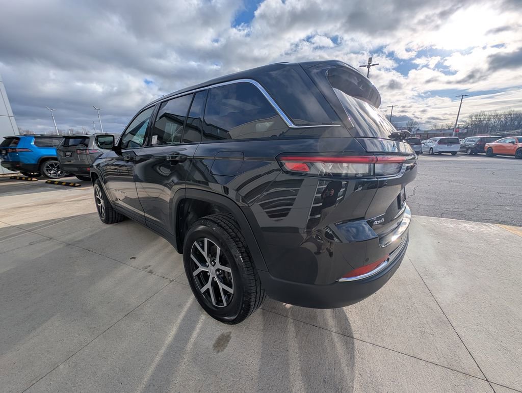 Used 2024 Jeep Grand Cherokee Limited image 6