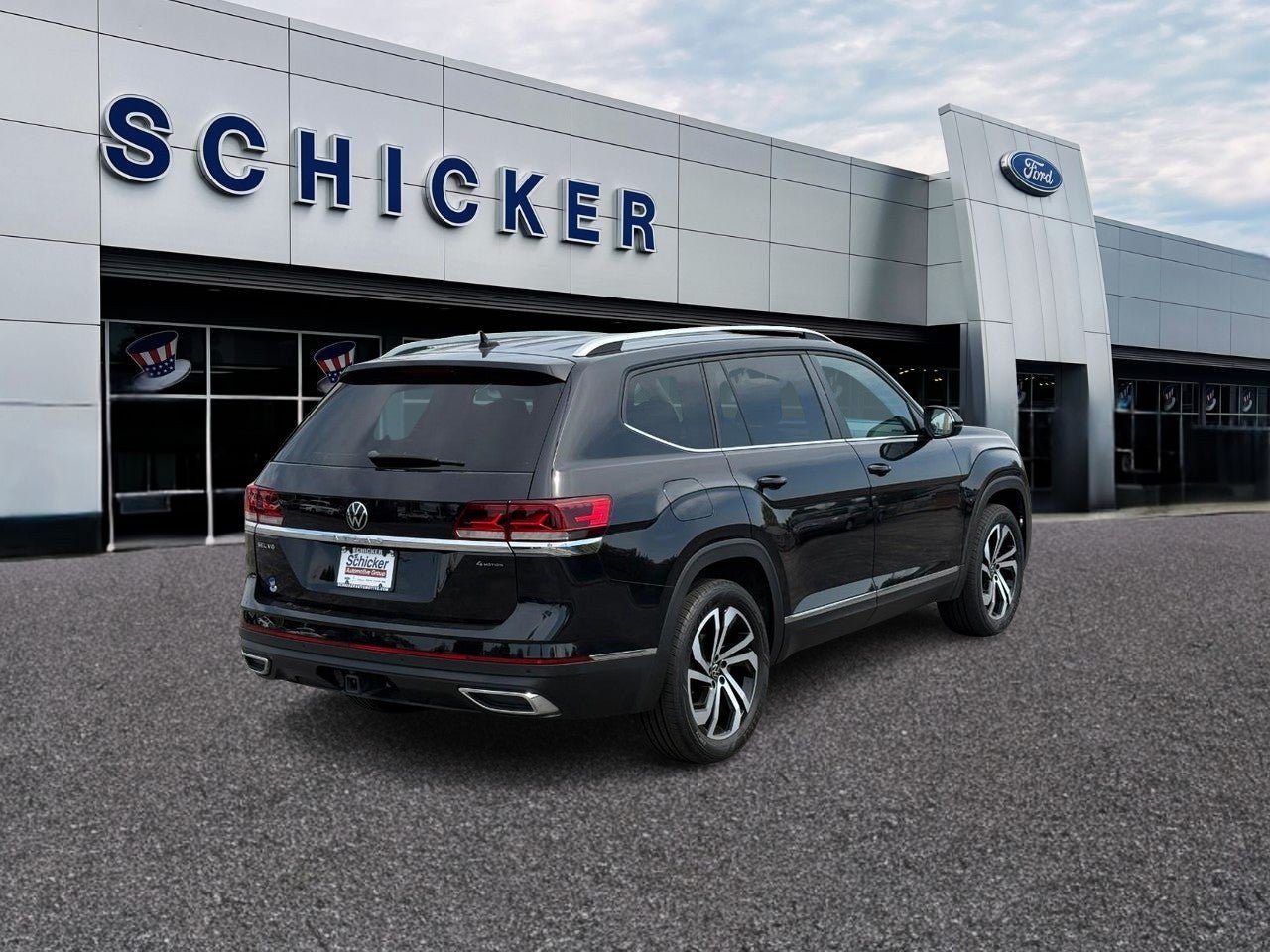 Used 2023 Volkswagen Atlas SEL AWD/4WD image 2