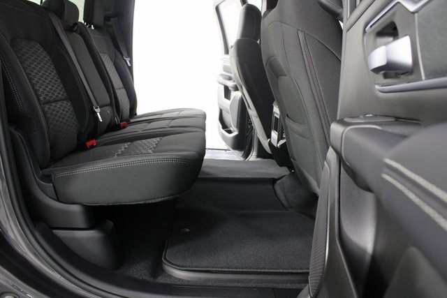 New 2025 RAM 1500 4x4 Crew Cab image 18