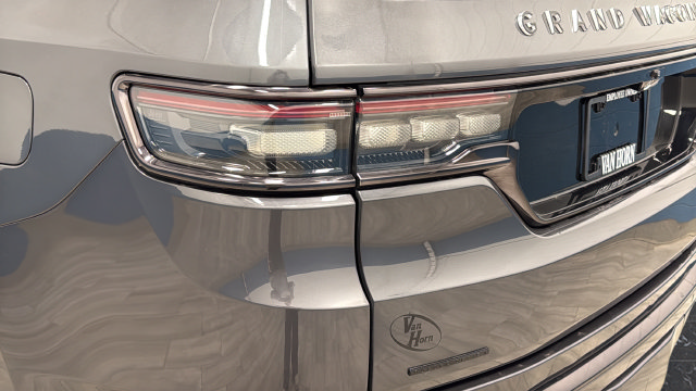 Used 2022 Jeep Grand Wagoneer Series II AWD/4WD image 44
