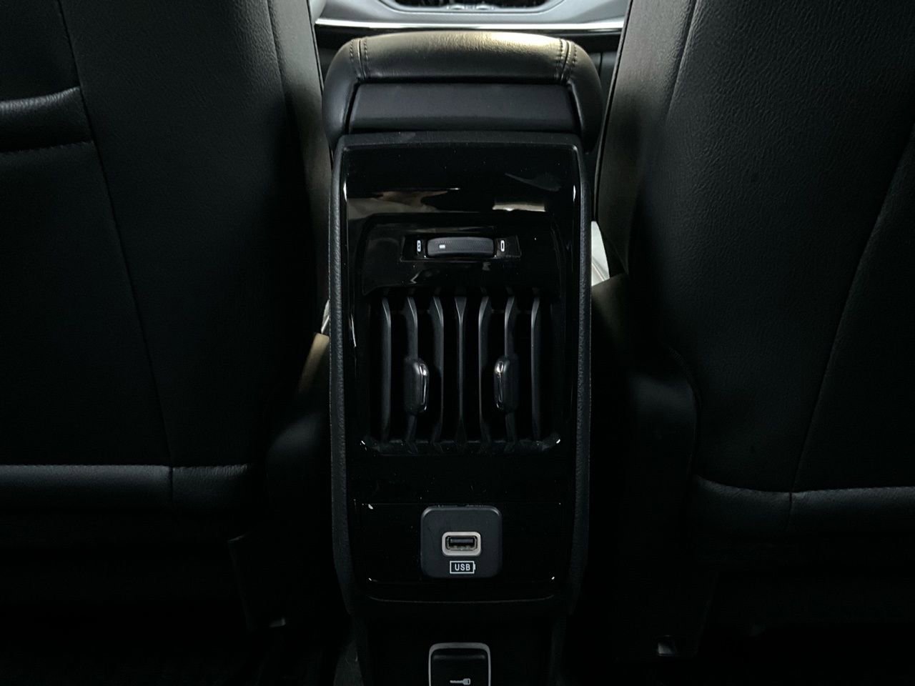 Used 2025 Jeep Compass Trailhawk image 12