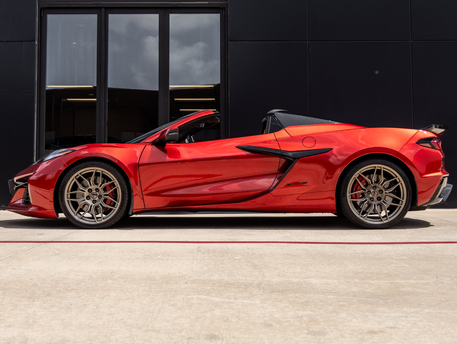Used 2024 Chevrolet Corvette Z06 RWD image 10