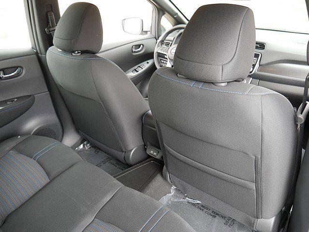 Used 2025 Nissan Leaf S image 41