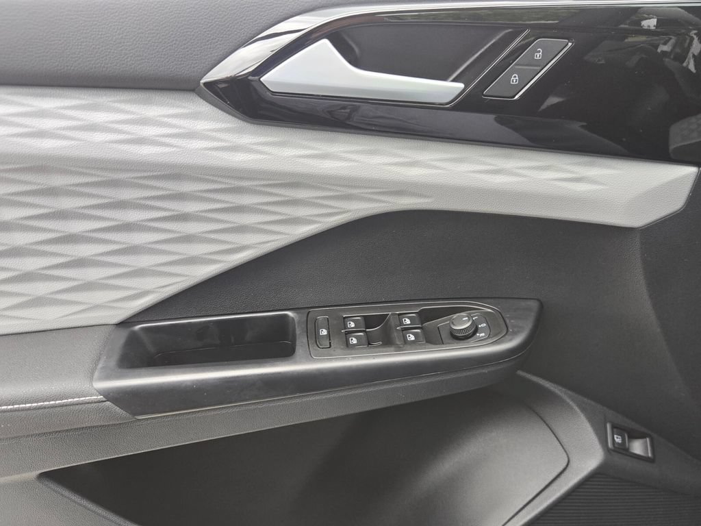Certified 2024 Volkswagen Taos S FWD image 26