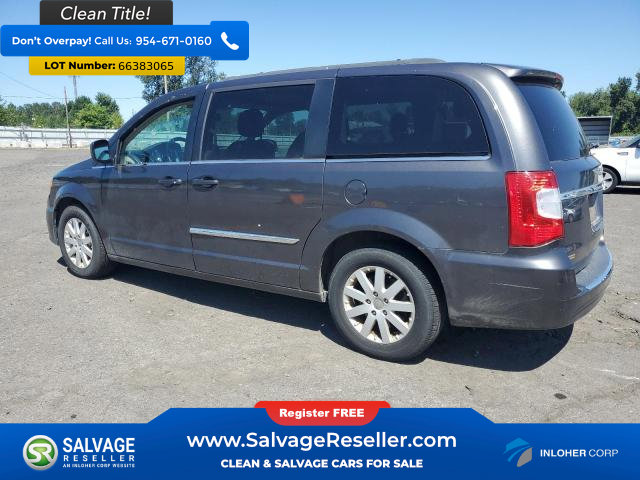 Used 2015 Chrysler Town & Country Touring image 3