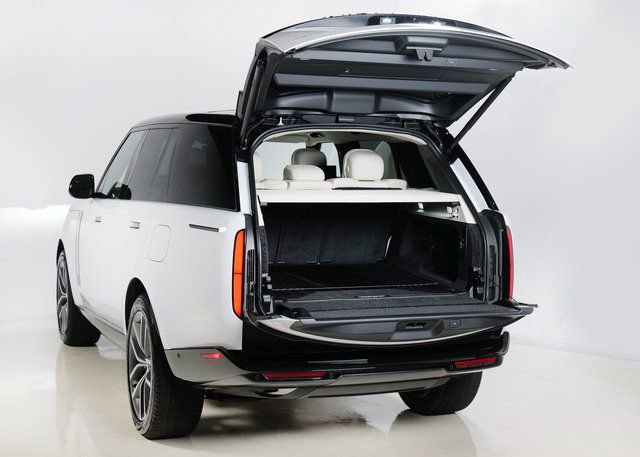 New 2026 Land Rover Range Rover SE image 32