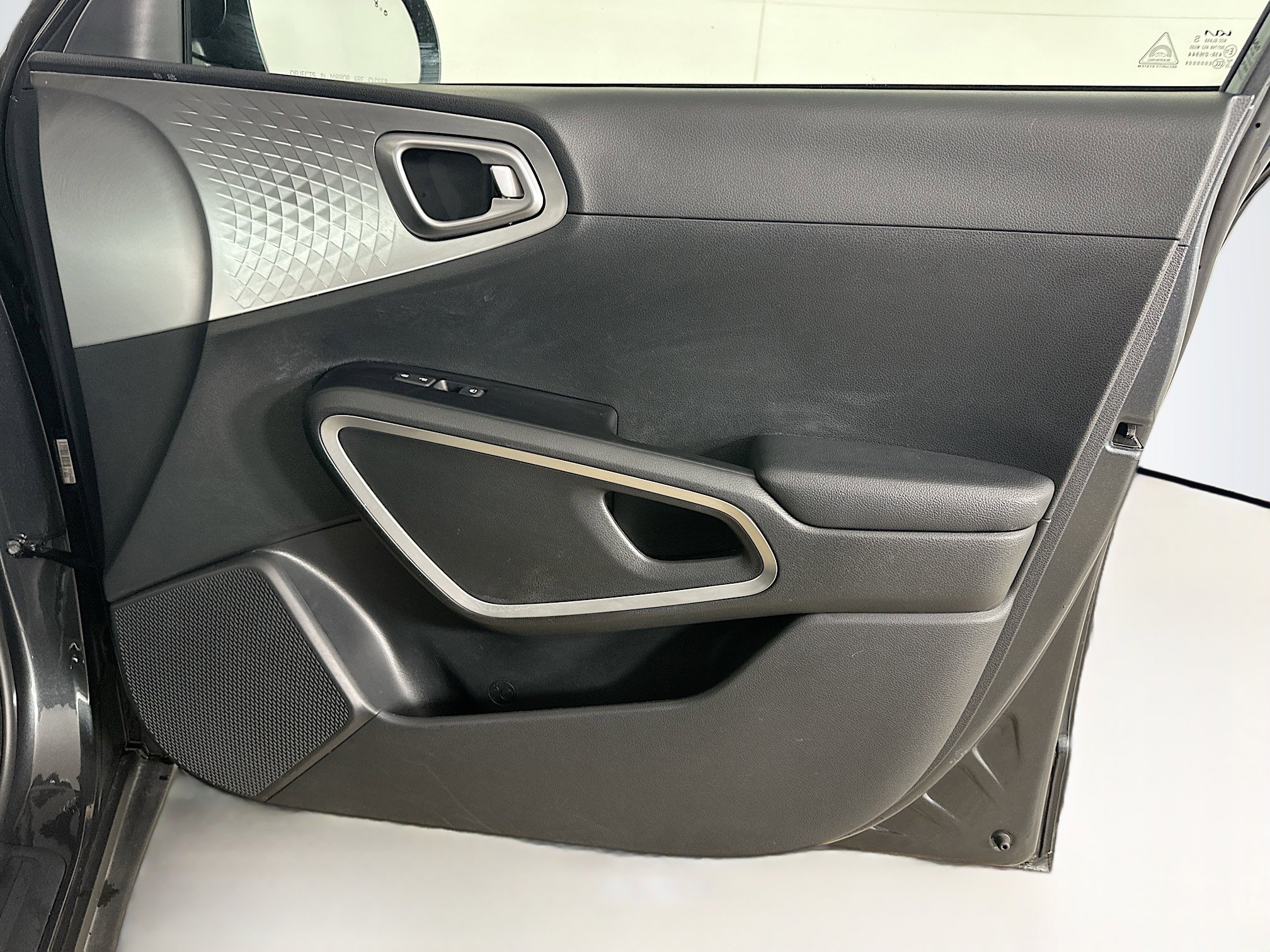 Used 2025 Kia Soul LX w/ LX Technology Package FWD image 30