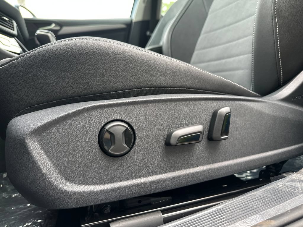 New 2027 Volkswagen Jetta SE FWD image 9