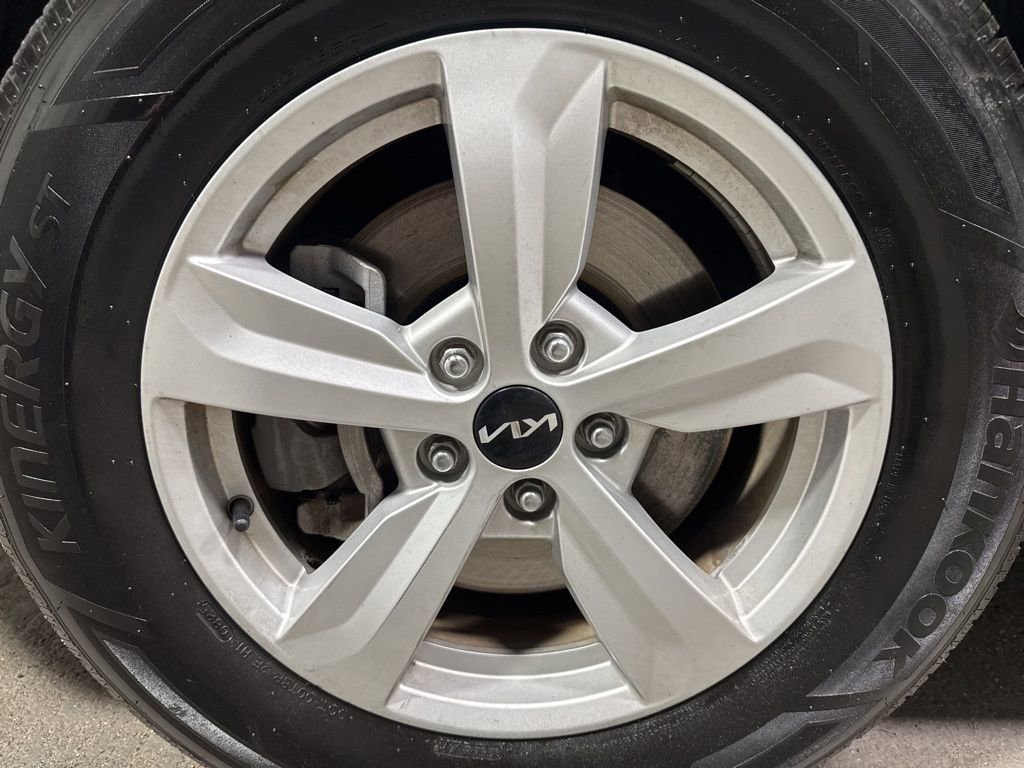 Used 2023 Kia Sorento LX FWD image 33