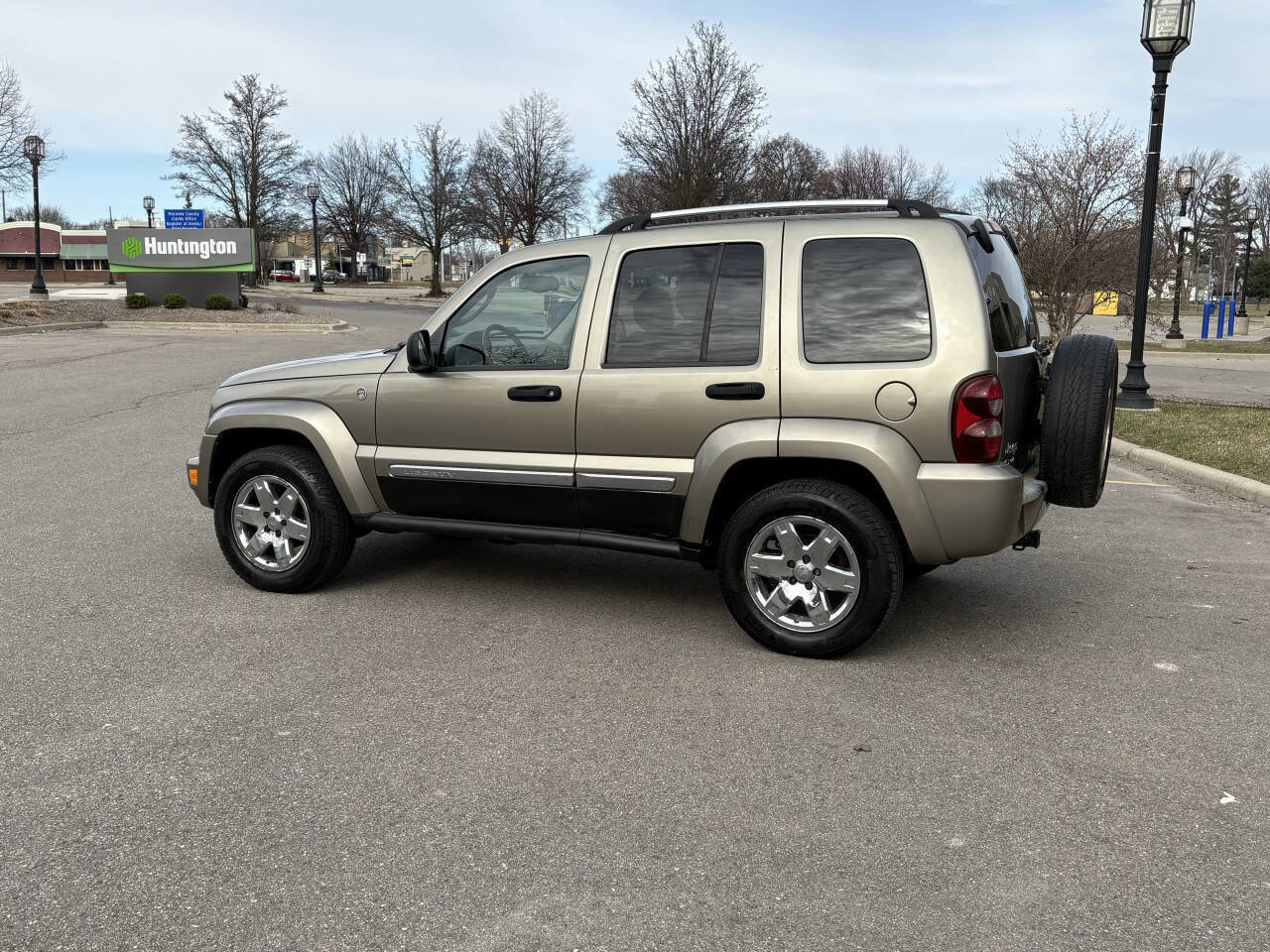 Used 2005 Jeep Liberty Limited image 15