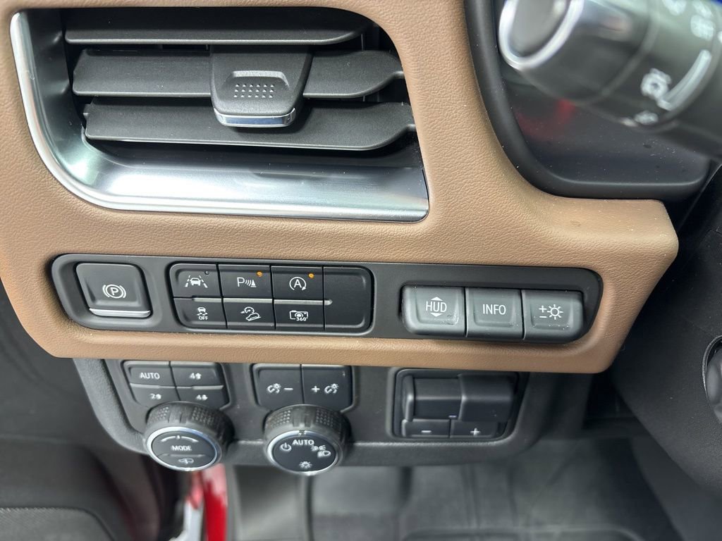 Used 2024 Chevrolet Suburban High Country AWD/4WD image 29