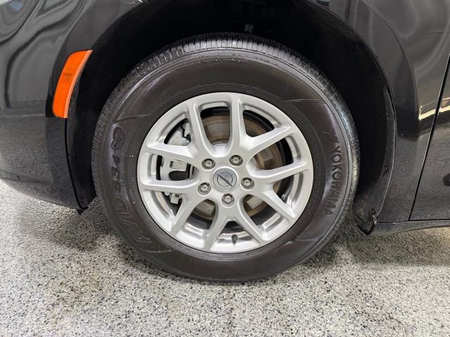 Used 2024 Chrysler Pacifica Touring-L image 26