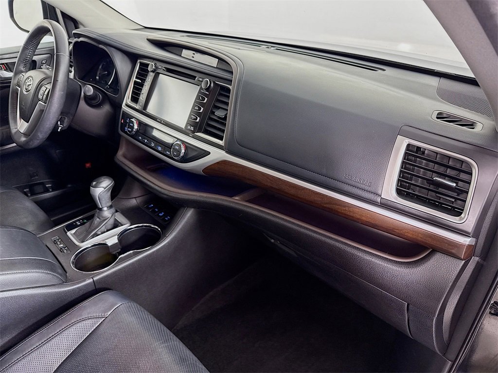 Used 2015 Toyota Highlander Limited image 29