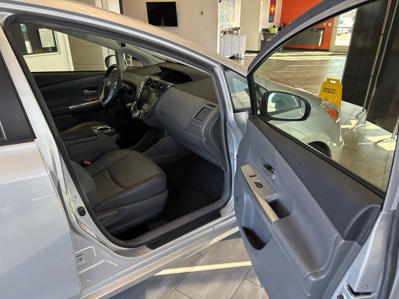 Used 2014 Toyota Prius V Five image 42