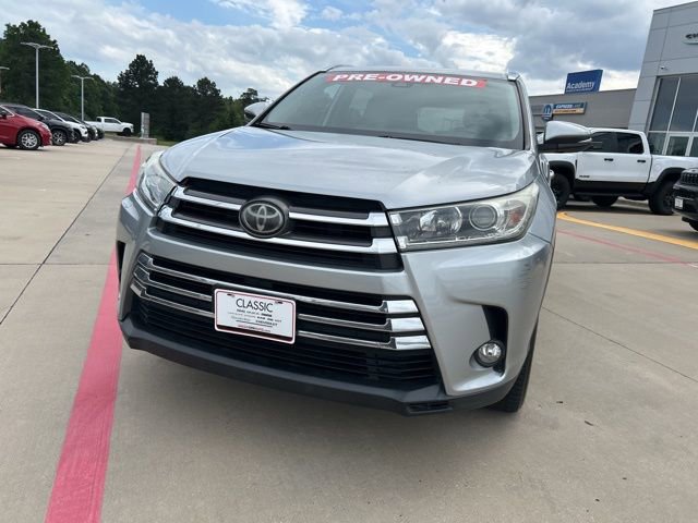 Used 2018 Toyota Highlander Limited FWD image 3